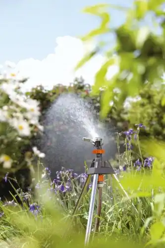 gardena-8138-high-rise-pulsating-sprinkler-on-trip-2-5.webp Gardena 8138 High-Rise Pulsating Sprinkler On Tripod