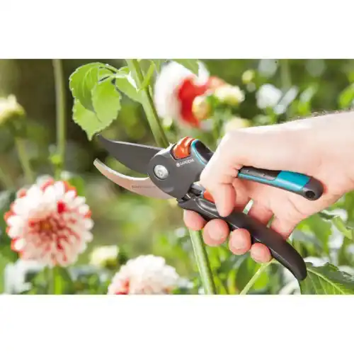 gardena-8904-two-step-adjustable-bypass-pruners-w-1-3.webp GARDENA 8904, Two step adjustable Bypass Pruners with safety lock, For pruning and cutting flowers or branches, Made In Germany
