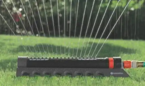 Gardena Comfort 3900-Square Foot Aqua Zoom Oscillating Sprinkler, Made in Germany