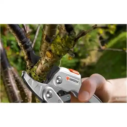 GARDENA Comfort Ratchet Secateurs SmartCut: Stable garden shears, Anvil blade for thick, dry wood of up to 25 mm, 2 handle positions, with ratchet mechanism and alu handles (8798-20)